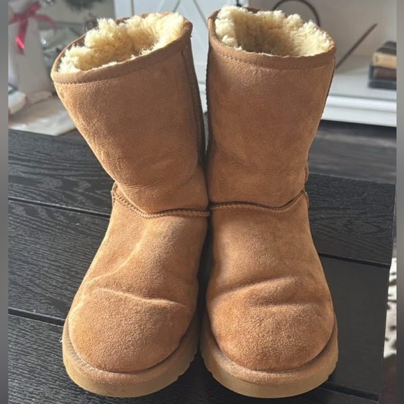 UGG Boots - Picture 2 of 3